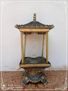 Luxusní zdobená figurální kapličková lampička   