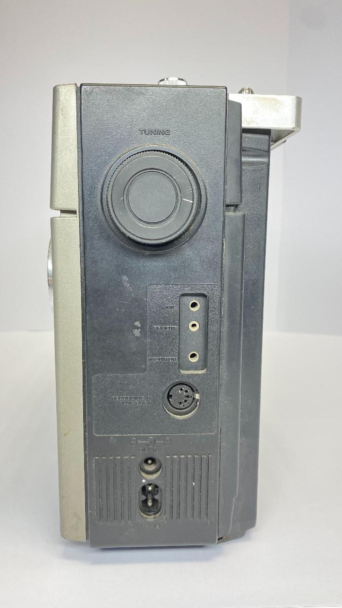 Starší rádio radiomagnetofon do sbírky Hitachi TRK-5330E. Čtěte popis - Starožitnosti