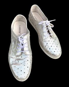 Dámské kožené stříbrné boty, tenisky Lasocki, vel. 40