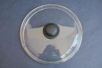 P1. skleněná poklička zn Borkan průměr 27,5 cm tloušťka skla 0,4 cm
