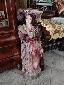 Krásná velká porcelánová zámecká panenka s kloboukem - Nepoškozená