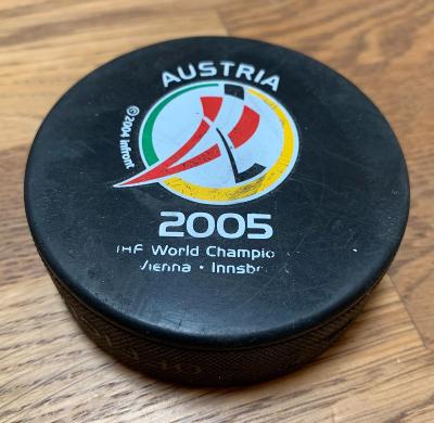 Originál IIHF TURNAJ suvenýrový puk hokej MS 2005 Rakousko