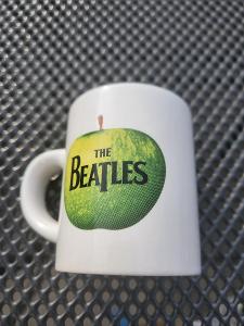The Beatles reklamni hrneček 