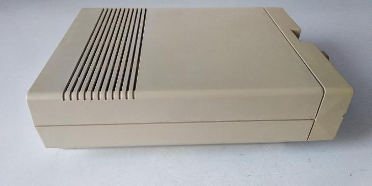 Commodore 1541-II + napájecí adaptér + datový kabel