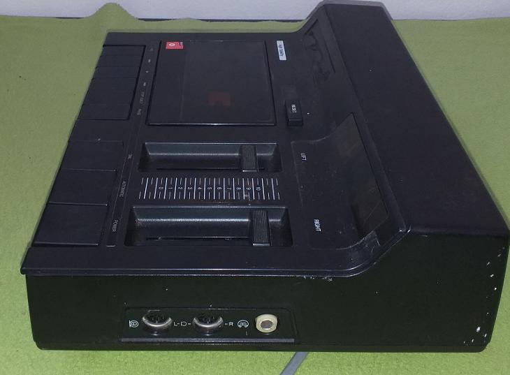 Starý magnetofon BASF 8100 Stereo Deck CrO2