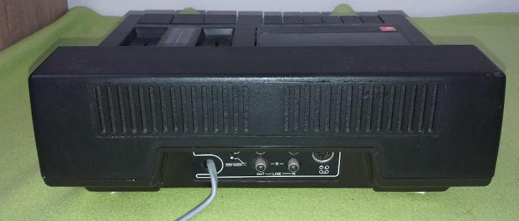 Starý magnetofon BASF 8100 Stereo Deck CrO2