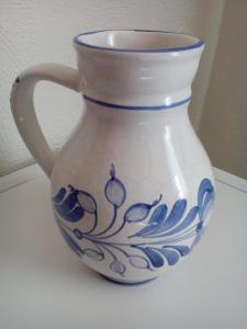 KERAMIKA - ručně modře malovaný DŽBÁNEK - starší RETRO - výška 17 cm