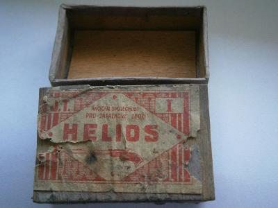 Dřevěná krabička od sirek Helios. 1Republika.
