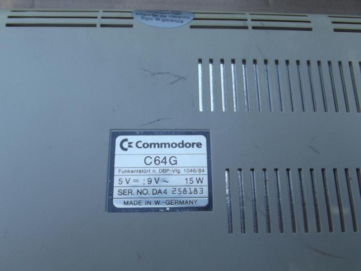 Historický funkční počítač Commodore C64 