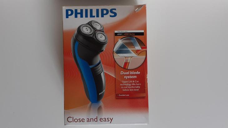 Holící strojek Philips - Přístroje péče o tělo