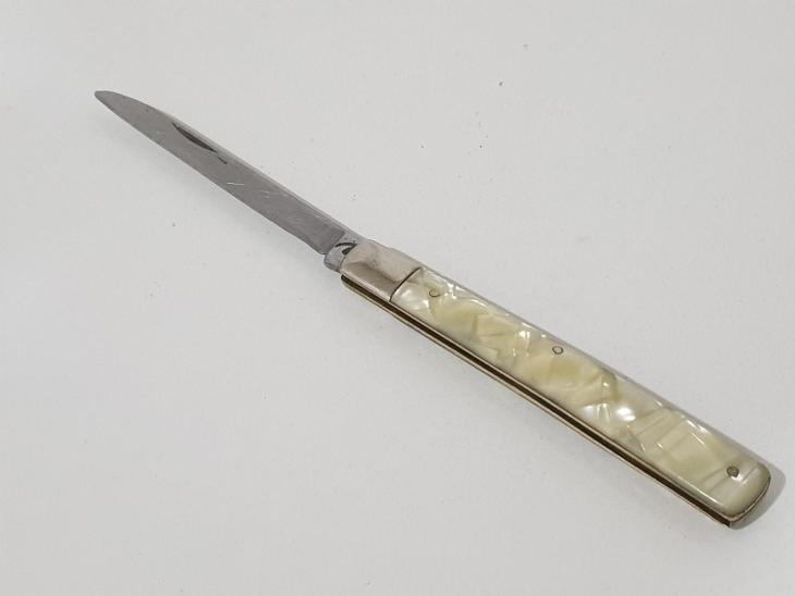 Starý kapesní nůž - PERLEŤOVÝ