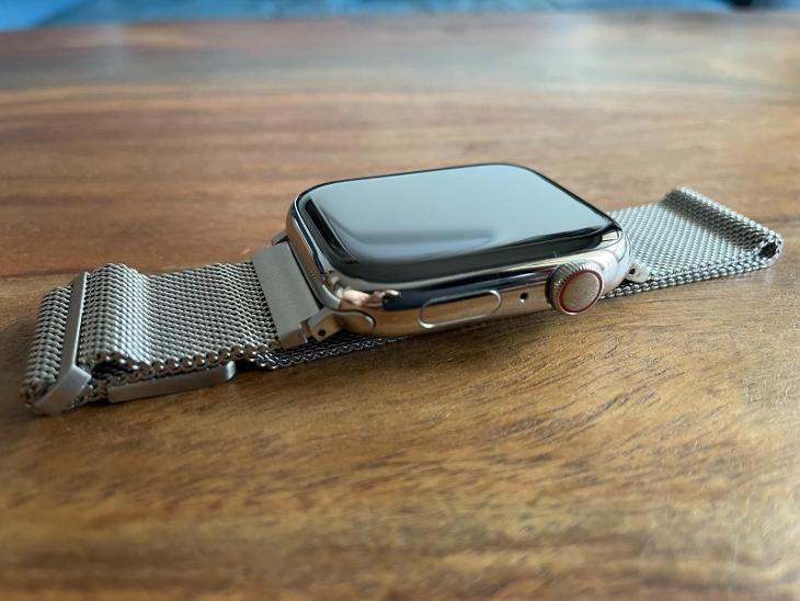 Apple Watch 7 Cellular 45mm - stříbrná nerez ocel, TOP stav +5 řemínků - Mobily a chytrá elektronika