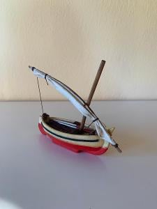 Model rybářské lodi - červená 