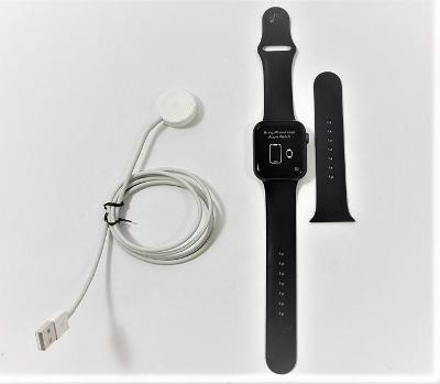 Apple Watch Series 4 44mm GPS Vesmírně šedý hliník s černým sportovním