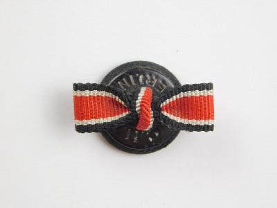 Knoflíková miniatura stužky železného kříže