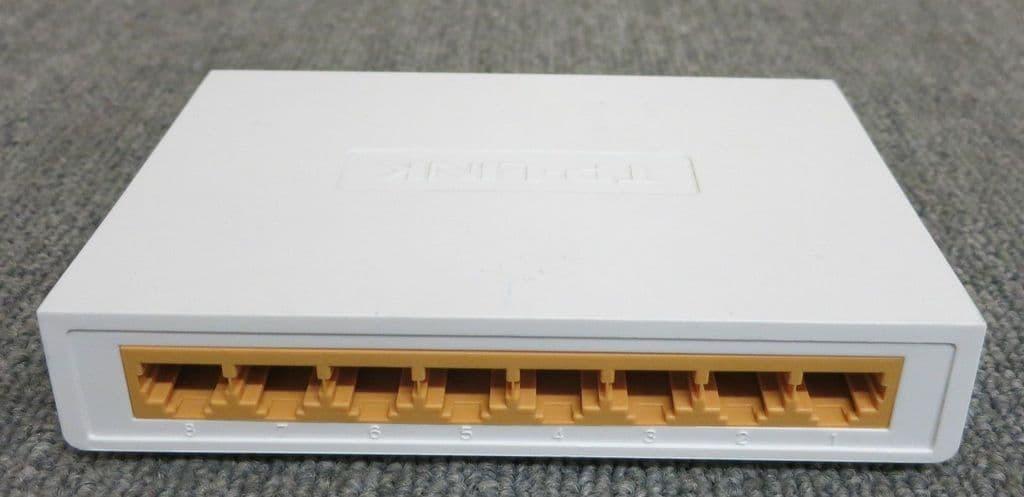 Použitý plně funkční switch TP-Link TL-SF1008D - 8 portů 10/100 - Komponenty pro PC