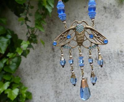 Luxusní secesní náhrdelník, smrtihlav, modré sklo, kov