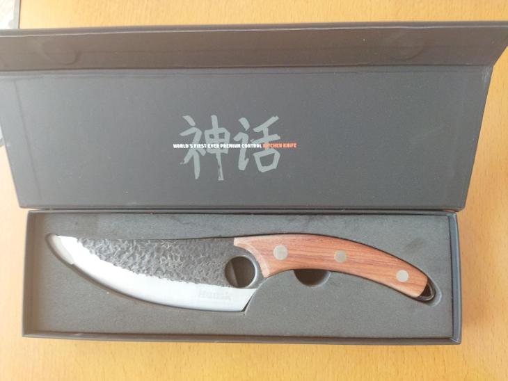 Japonský kuchyňský nůž nepoužitý.