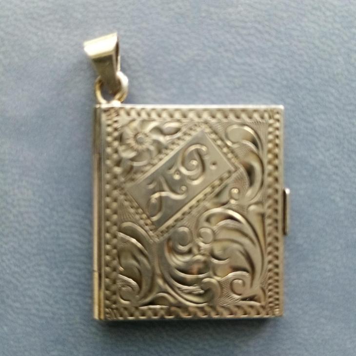 stříbrný medailon, knížka č. 21 - Starožitné šperky