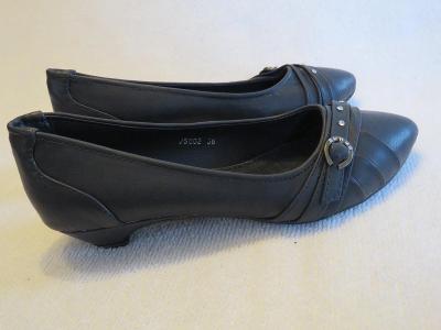 Nová dámská obuv - baleríny na klínku  č. 36