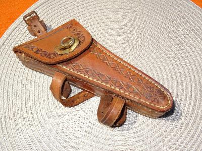 Stará kožená brašna na nářadí z historického kola - od kačky