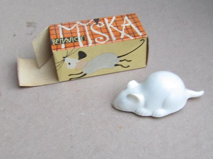 Stará hračka - Běhající myška v původním obalu KDN - Starožitnosti a umění