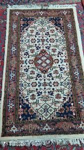 Perský vlněný koberec 155cm x 92cm 