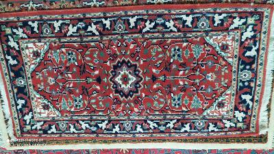 Perský vlněný koberec 168cm x 68cm 