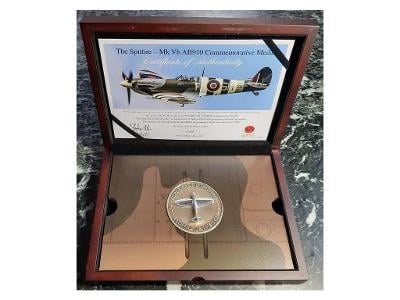 VELKÁ BRITÁNIE. The Spitfire - Mk Vb AB910 Commemorative Medal.