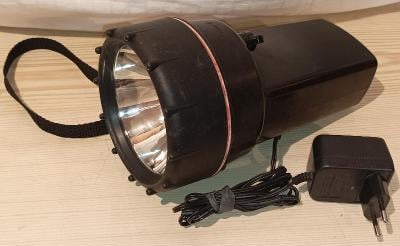 Nabíjecí svítilna BC Lux -silné světlo s dosahem 100 a více metrů