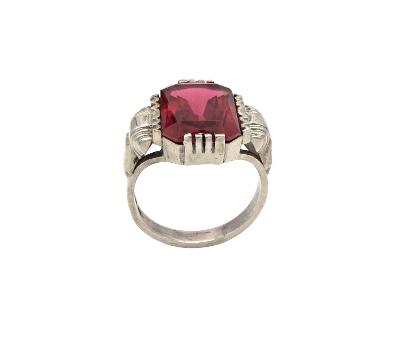 Stříbrný prsten s červeno-růžovým kamenem, 1. republika