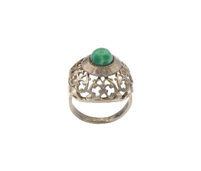 Stříbrný prsten se zeleným kamenem