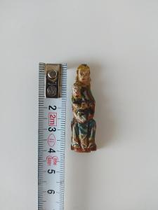 Dřevěná miniatura Madona s dítětem 4cm 