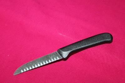 N9. Kuchyňský nůž 18,5  cm
