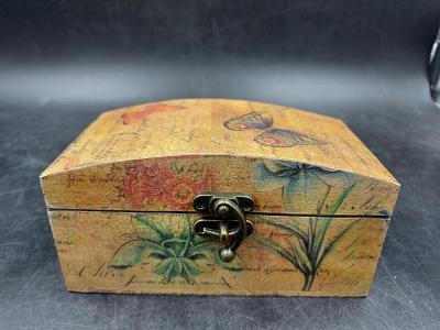 Dřevěná krabice na šperky16x9x8 cm (16063)