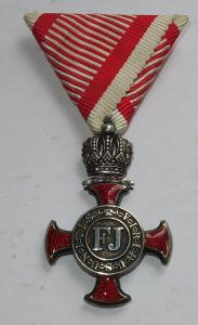 TOP - RU Stříbrný Záslužný kříž - značený MAYER /medaile řád FJI / Ag