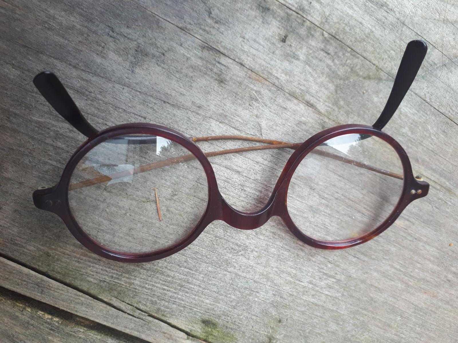 Kostěnné brýle Lenonky - Starožitnosti a umění