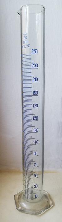 chemické sklo, odměrný válec 250 ml (při 20°C), v. 33,5 cm
