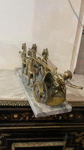 Bronzová socha koně s povozem č:3856