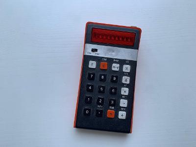 Historická kalkulačka kalkulátor Elka 103m s malými digitrony