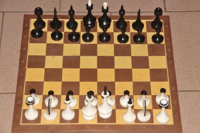 ‎Staré plastové šachy