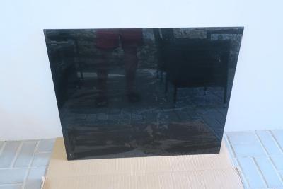 Černé sklo k zahradnímu stolu 75 x 90 cm tl. cca 0,5 cm 1 kus nové.