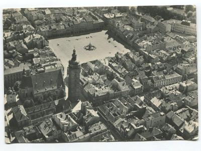 ČESKÉ BUDĚJOVICE - náměstí, historické jádro města, pohled z letadla