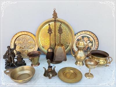 Staré mosazné zdobené dekorativní předměty 12 kusů  