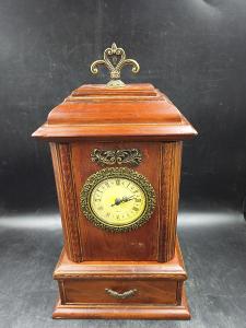 Dřevěný hodiny s elektrickýma hodinami funkční, 37x20x17 cm (17169)