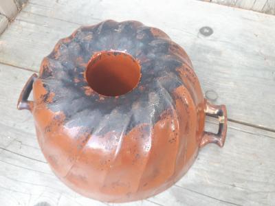 Bábovka keramika, pálená hlína. 