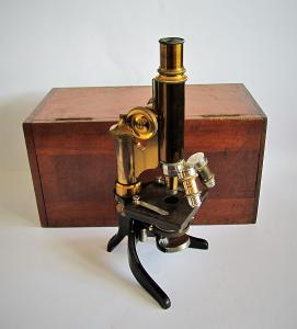 mikroskop E.Leitz Wetzlar № 52769 !!! v krabici s příslušenstvím