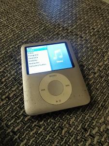 Apple iPod Nano  4GB 