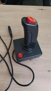 1x joystick pro Commodore 64 či Atari 800