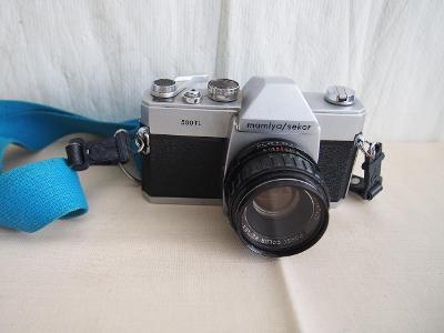 Starý fotoaparát Mamiya/sekor 500 TL